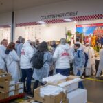 Clients et équipes sur le carreau Courtin Hervouet décoré aux couleurs du sport