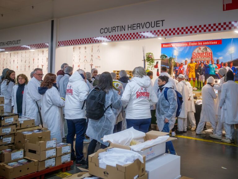 Clients et équipes sur le carreau Courtin Hervouet décoré aux couleurs du sport